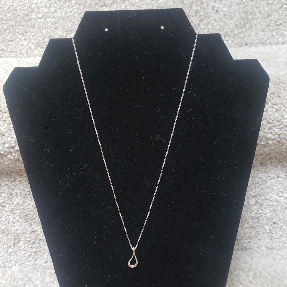 Elegant Silver Teardrop Necklace Tiffany & Co E Peretti